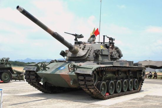 因为它是美国 m60a3 坦克的底盘加装自行改进的 m48a5坦克炮塔而成