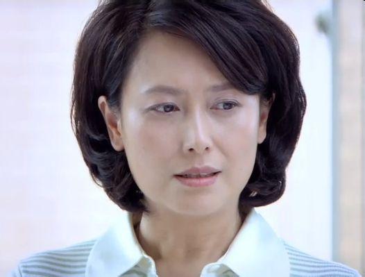 明星左翎出道39年,二婚后获得幸福,甜蜜如初