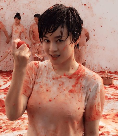 她从21岁出道, 与赵本山认识16年, 10年都是赵本山的"固定老伴"