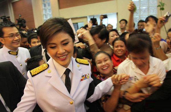 士兵携自动步枪猛烈扫射人群,已有20人死,泰国何时能安定