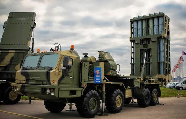 俄军接受新型防空导弹,比s300威力更大,比s400更灵活