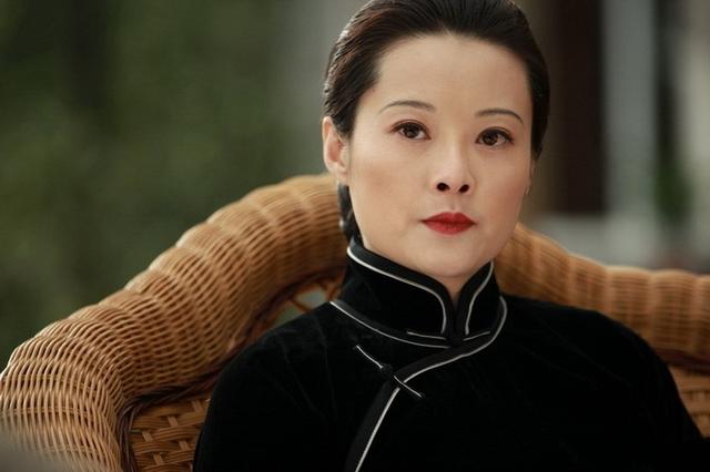 袁立,原名袁莉,1973年7月12日出生于中国杭州,毕业于北京电影学院