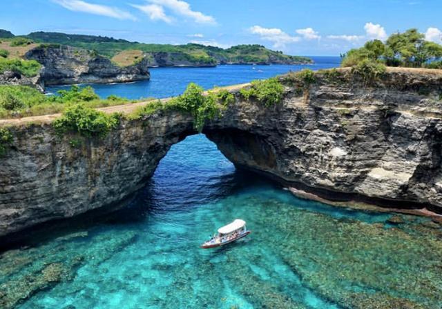 藏在巴厘岛附近的"恶魔岛",景色美如人间秘境,现成网红打卡地