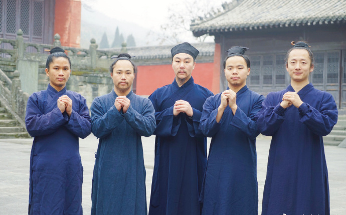 道士下山别闹了武当三丰派请战要赴武汉一线教患者养生功法