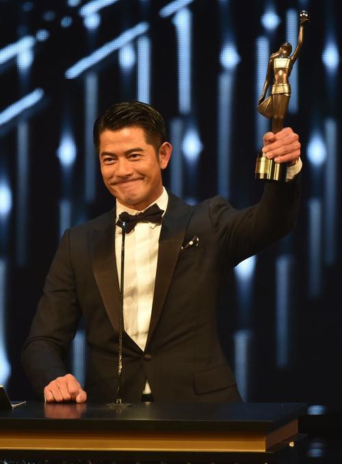 李连杰连续两年入围香港电影金像奖最佳男主角,分别是第26届的