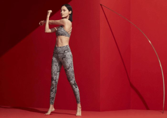 辛芷蕾到底有多a?看她的内衣大片广告照,美得像落入凡间的妖灵