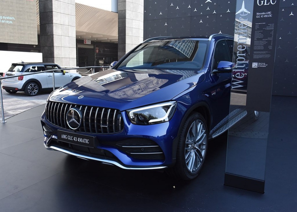 奔驰amg给人的魅力在于,更进一步的颜值,和3.0 v6的爆棚