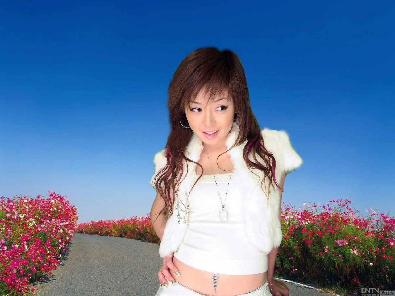 超女冠军安又琪走穴商演脸已经认不出和孟美歧同公司差距大