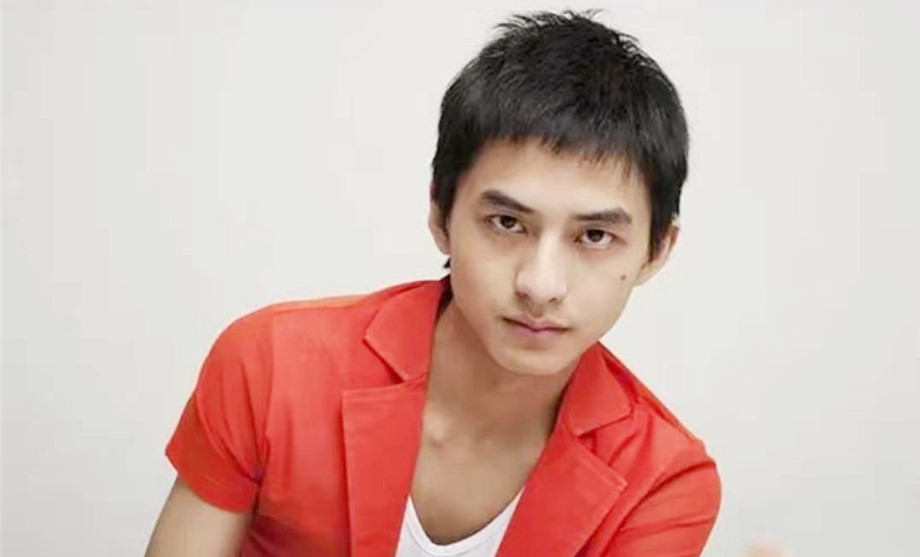 草莓顶不住网暴,正式和君克握手言和:是我过激了