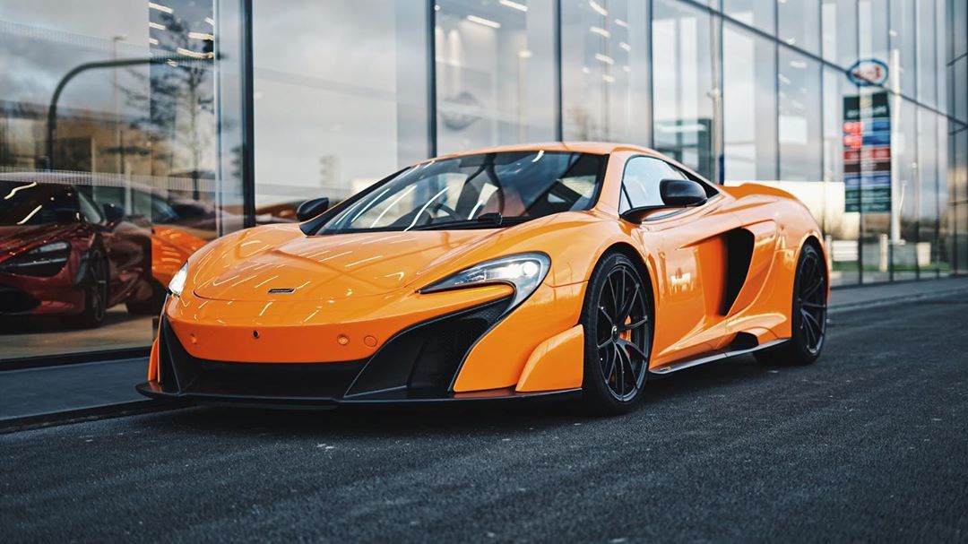 迈凯伦675lt实车简洁的运动风格