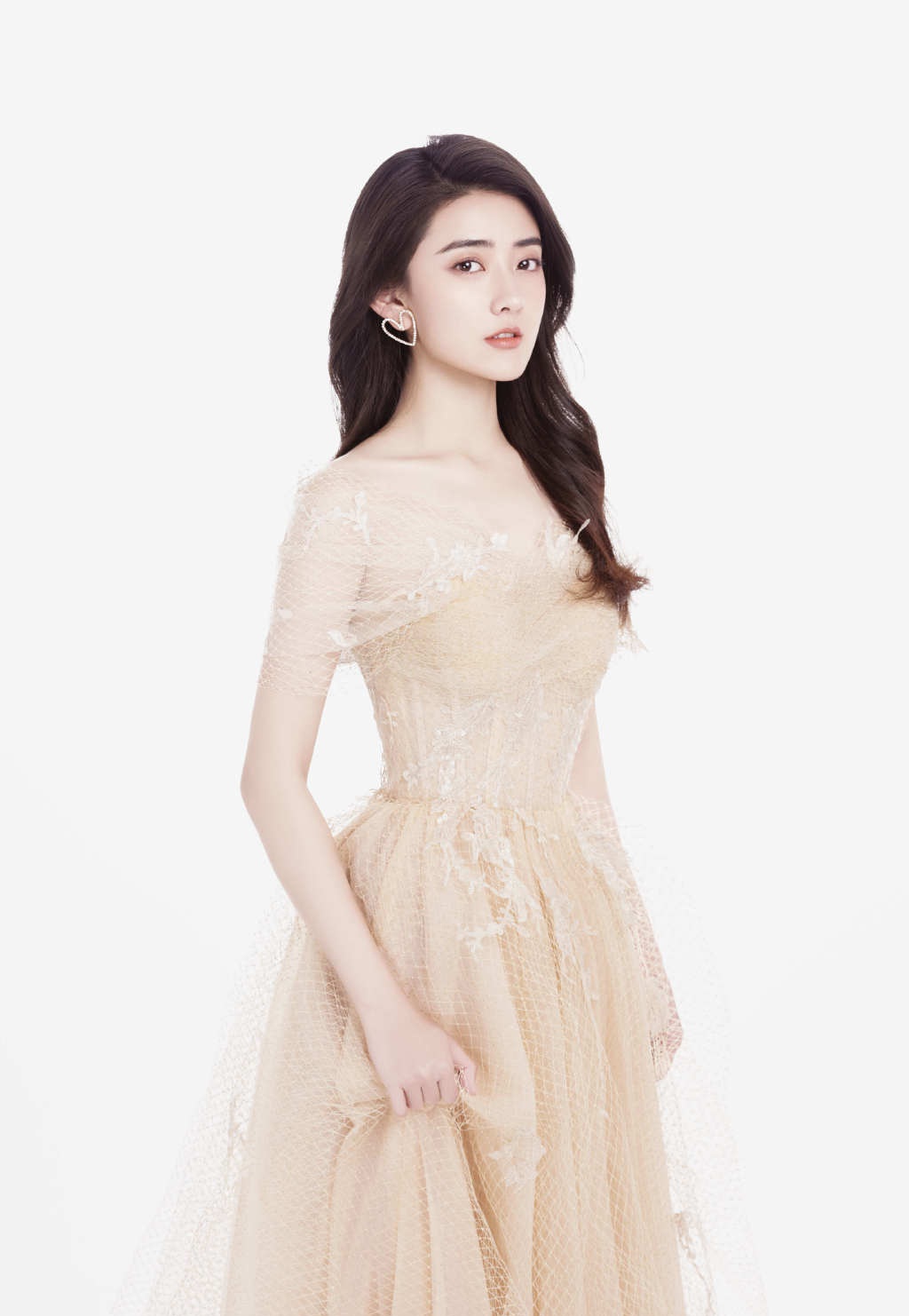 绝代双骄中她是小鱼儿官配今穿裸色渔网裙配长发优雅迷人