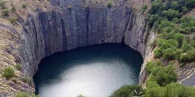 神秘的无底洞每日吞水3万吨却从未填满出口也没找到