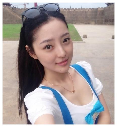 王洁曦在这部戏里面饰演费得南的女友董迎迎,本来一位她有一个大好的