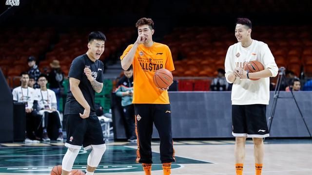 吴冠希沈梓捷是好基友?开豪车并高调秀恩爱