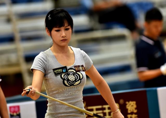 颜值身材堪比潘晓婷, 台球厅当陪练月入上万|何心如|潘晓婷|台球厅