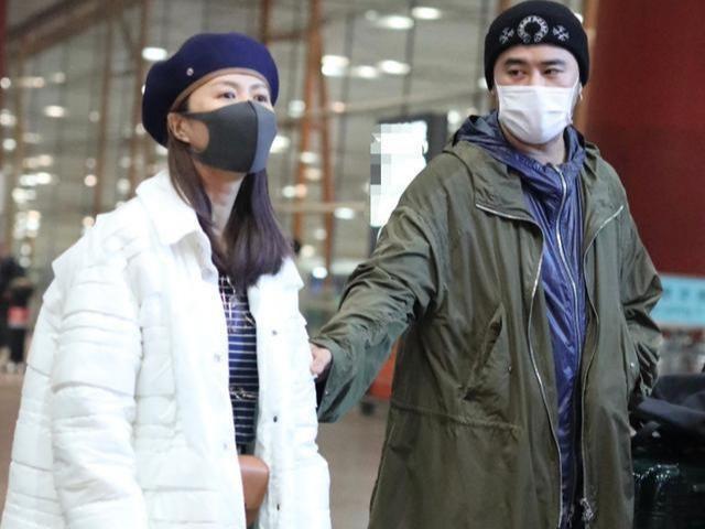 谭维维与老公好恩爱,走机场都要牵衣服,小细节透露甜腻腻