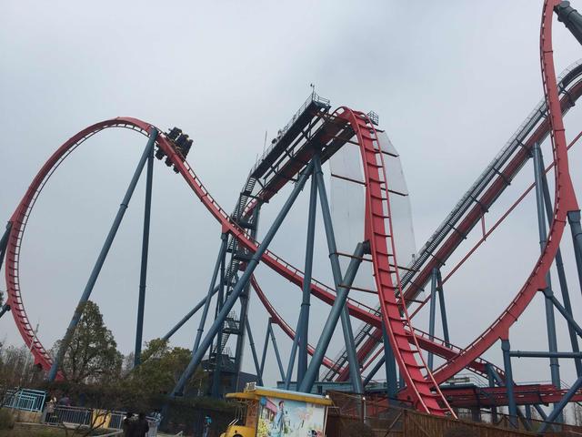 上海欢乐谷,比较出名的娱乐项目乐园,广受大家欢迎的娱乐场所