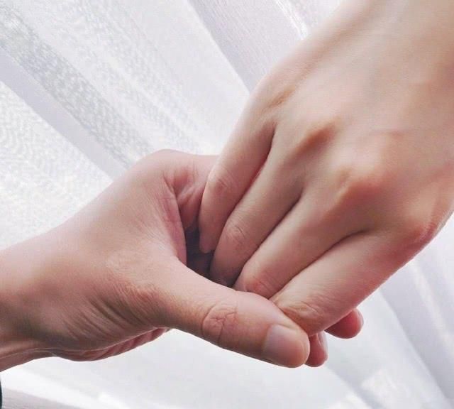 台湾鹿晗毕书尽情人节官宣结婚晒牵手照甜喊我们结婚了