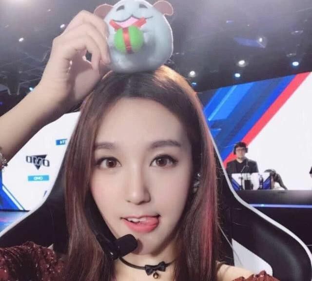 lol解说rita"深夜"发微博,1组照片曝光