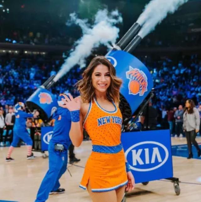 nba很"奇葩",拉拉队员禁止穿"内衣",还是cba有人情味