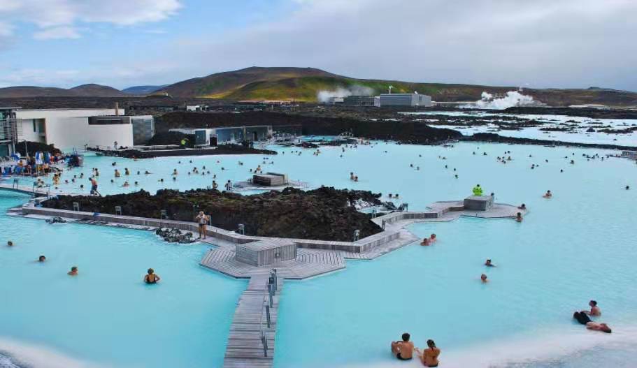 被誉为"美女国"的冰岛,当地女子肤白细嫩,保养秘方只是泡温泉