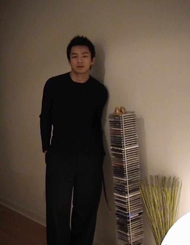 汪小菲抱怨大s从不给自己点赞晒18年前青涩旧照与木村拓哉比帅