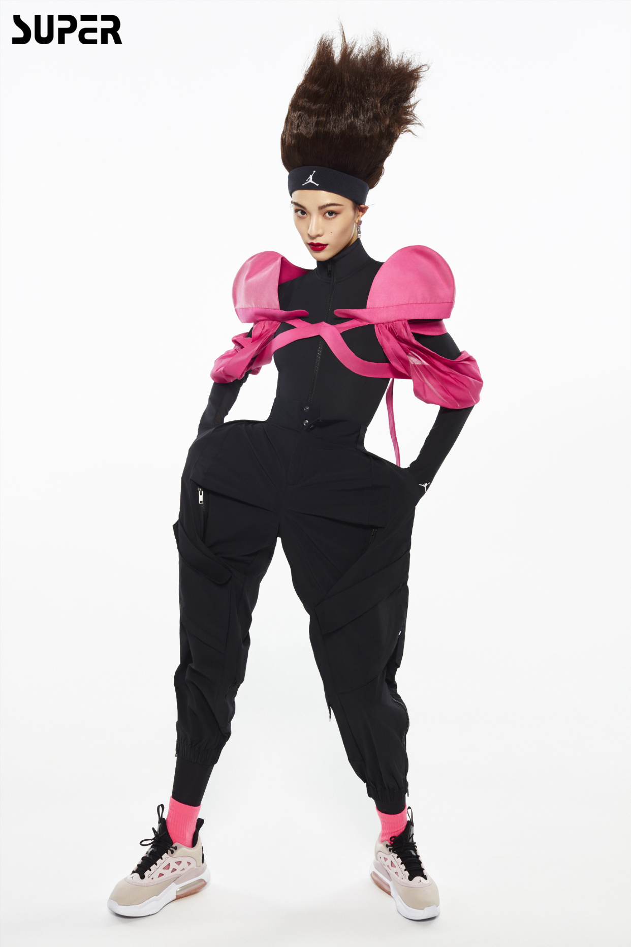 被钟楚曦扫把头吓到了!头顶10cm假发像梅超风,造型艳丽浮夸