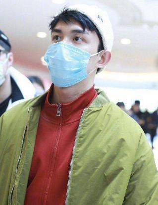 戴口罩难挡帅气的十大男星:肖战李易峰杨洋李现最帅,张一山入围