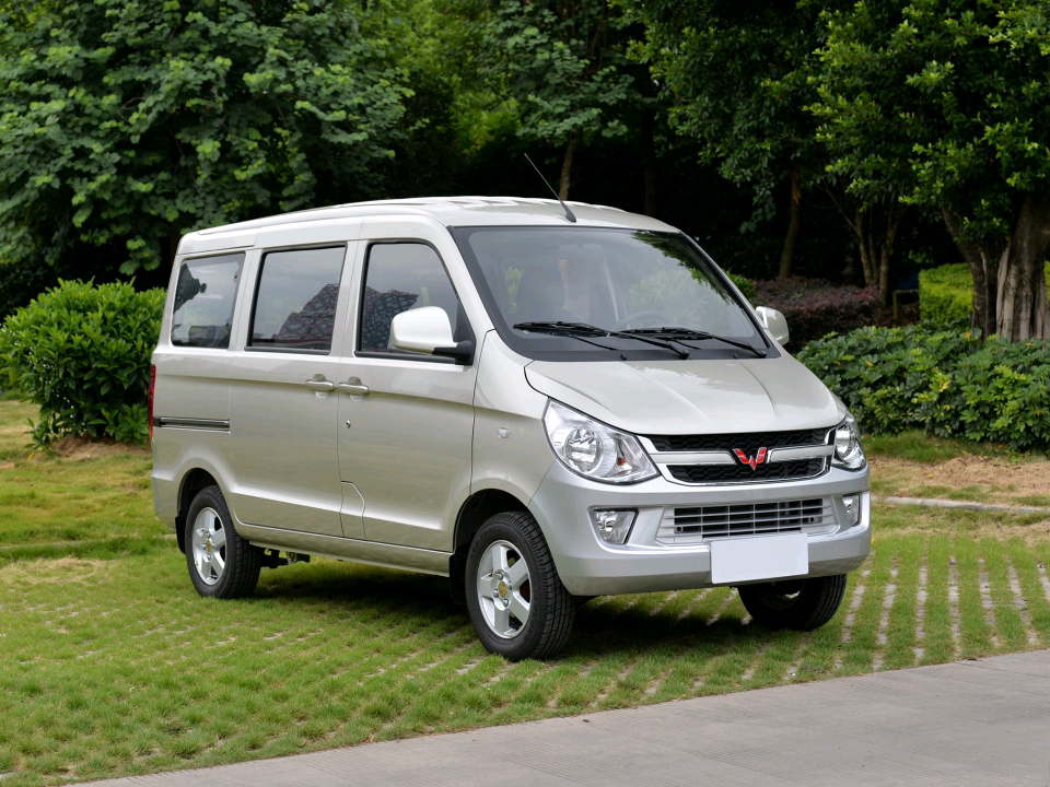 国产最便宜的"面包车",配侧滑门,售3.23万,5座/7座布局