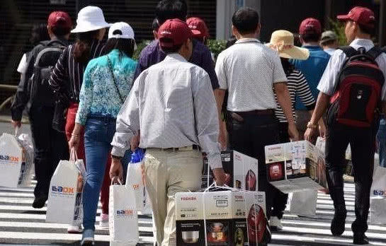 中国游客总喜欢去日本购物，那日本人来中国会买什么？