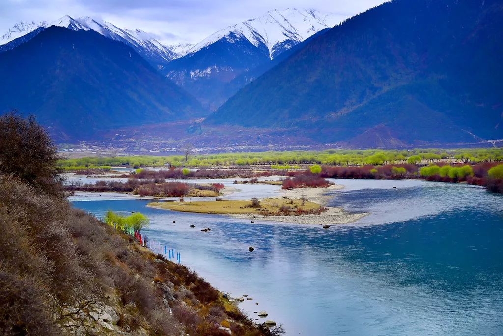 西藏林芝地区:藏着绝美冬景的高原小江南