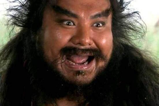 反而多了些许温柔可爱的气息,被造型师称赞为"史上最帅气的李逵"