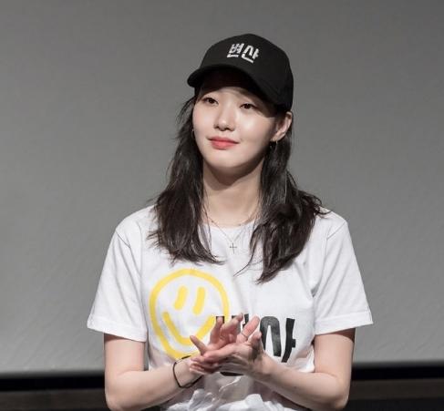 韩星金高银有股北京妹子的豪爽黑色衬衫自带高级感被圈粉了