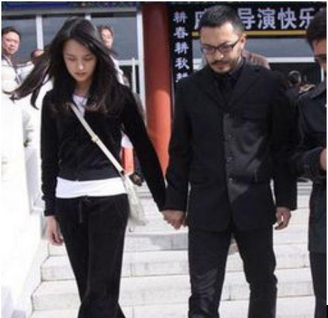 还没毕业就走红了,老公买不起房很贫穷,曾经还做过外卖小哥