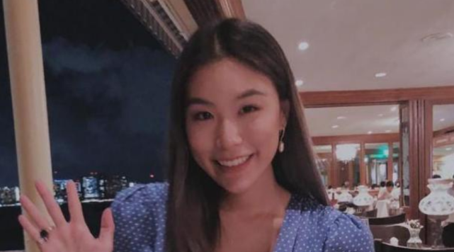 他留下了他的女友bella( 苏湘涵),这位1997年出生的女孩儿,被普遍认为