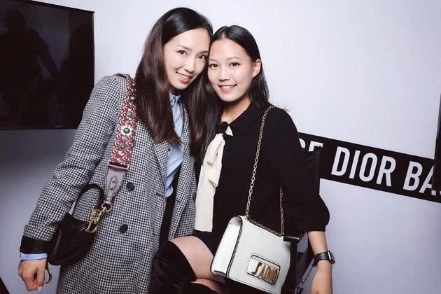 霍咏盈的爸爸是霍英东二房太太所生的第三个儿子霍文逊,因为遵守