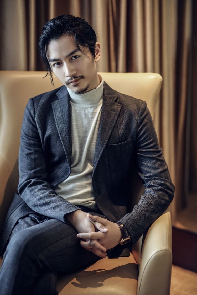 高颜值男星留胡须:胡歌变文艺,千玺更有男人味,陈伟霆更帅气|胡子|小