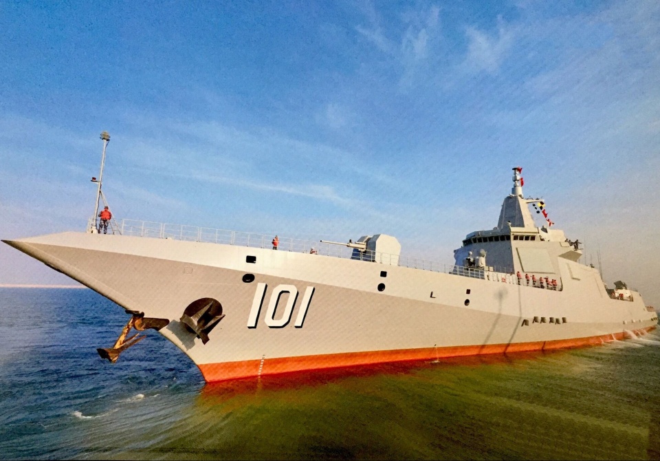 昔日海上霸主全球仅剩的三款巡洋舰比055万吨大驱更强大吗