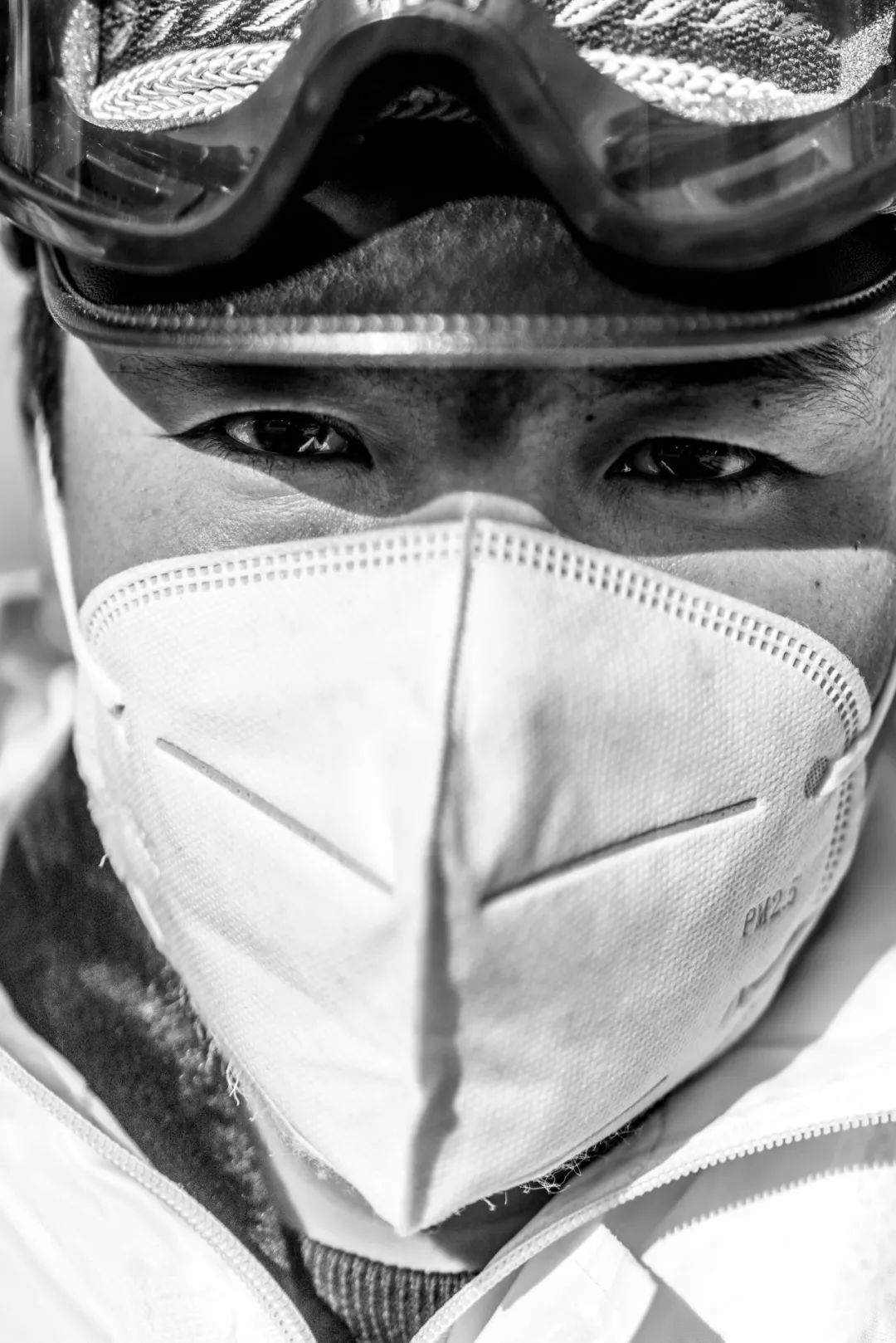 抗击疫情下的70张警察面孔