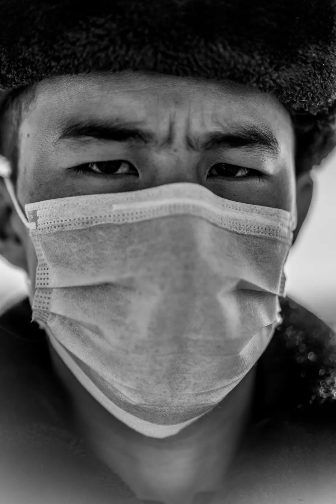 抗击疫情下的70张警察面孔