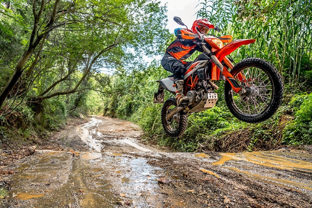 ktm 690 enduro r 2020款上市 售价约合人民币8.3万