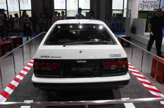 键盘侠最爱的两款车,gk5与ae86