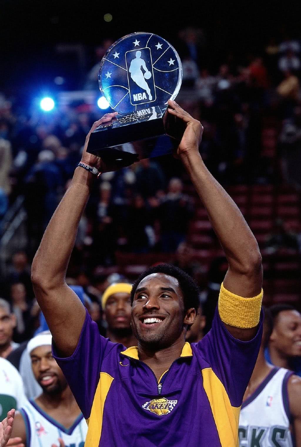 科比全明星赛有多伟大?连续18年首发 4mvp单挑乔丹成永恒经典