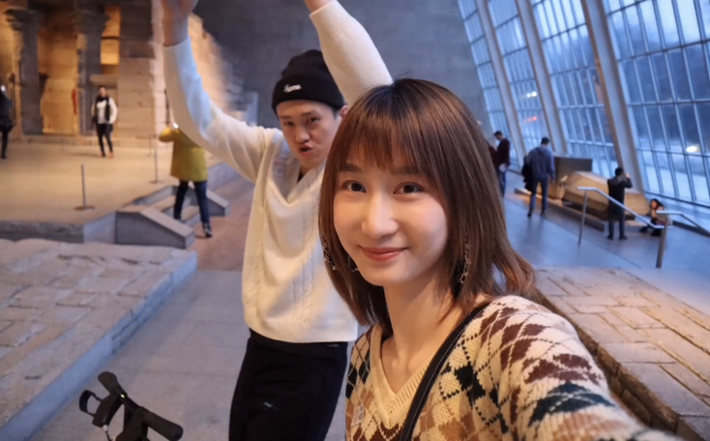 妻子颜值身材俱佳 赵睿的礼物很用心