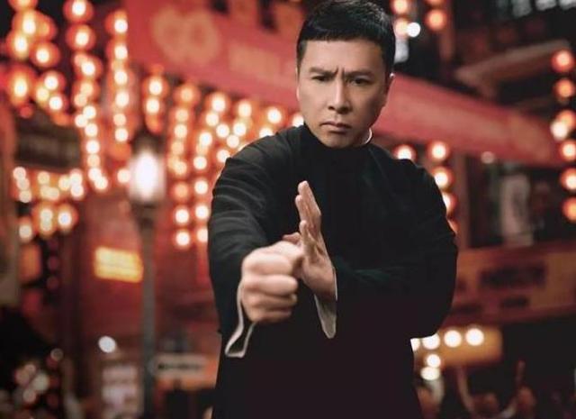 《叶问4》：万宗华为何前期很猛不虚叶问，最后却被洋人暴揍？|叶问4|叶问|巴顿_新浪新闻