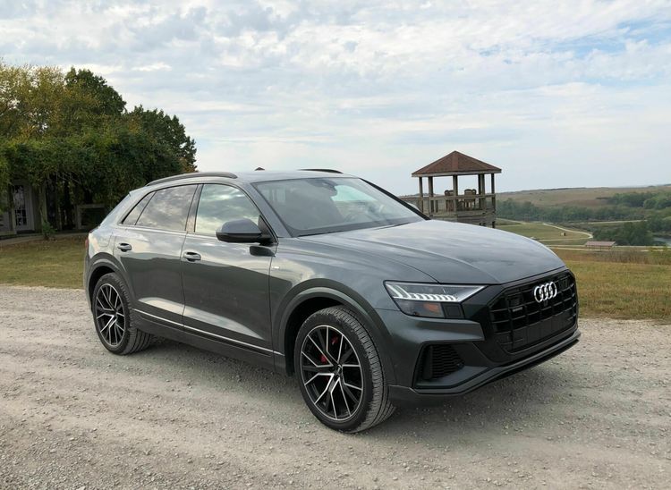 只有五座的豪华轿跑suv2020款奥迪q8运动版