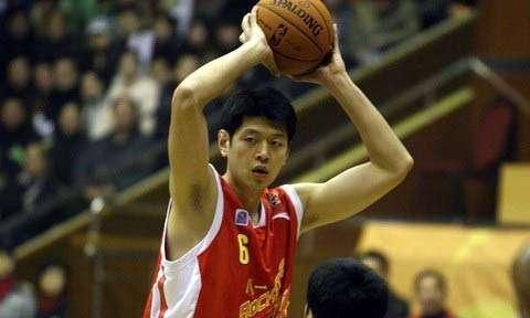 有情有义,再婚8年,最帅男篮国手莫科依旧赡养前妻父母