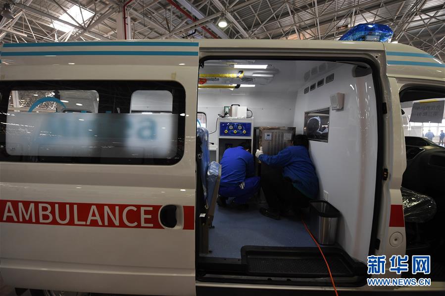 江苏无锡:加紧生产负压救护车