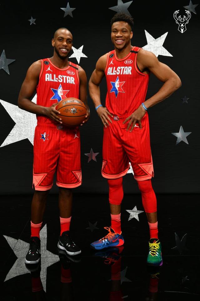 雄鹿官方晒出米德尔顿与阿德托昆博定妆照:全明星雄鹿