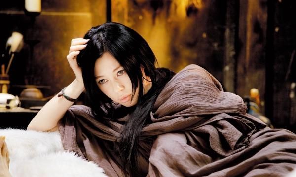 她夺下12次影后称号,与王全安相恋12年无名分,如今44岁还单身